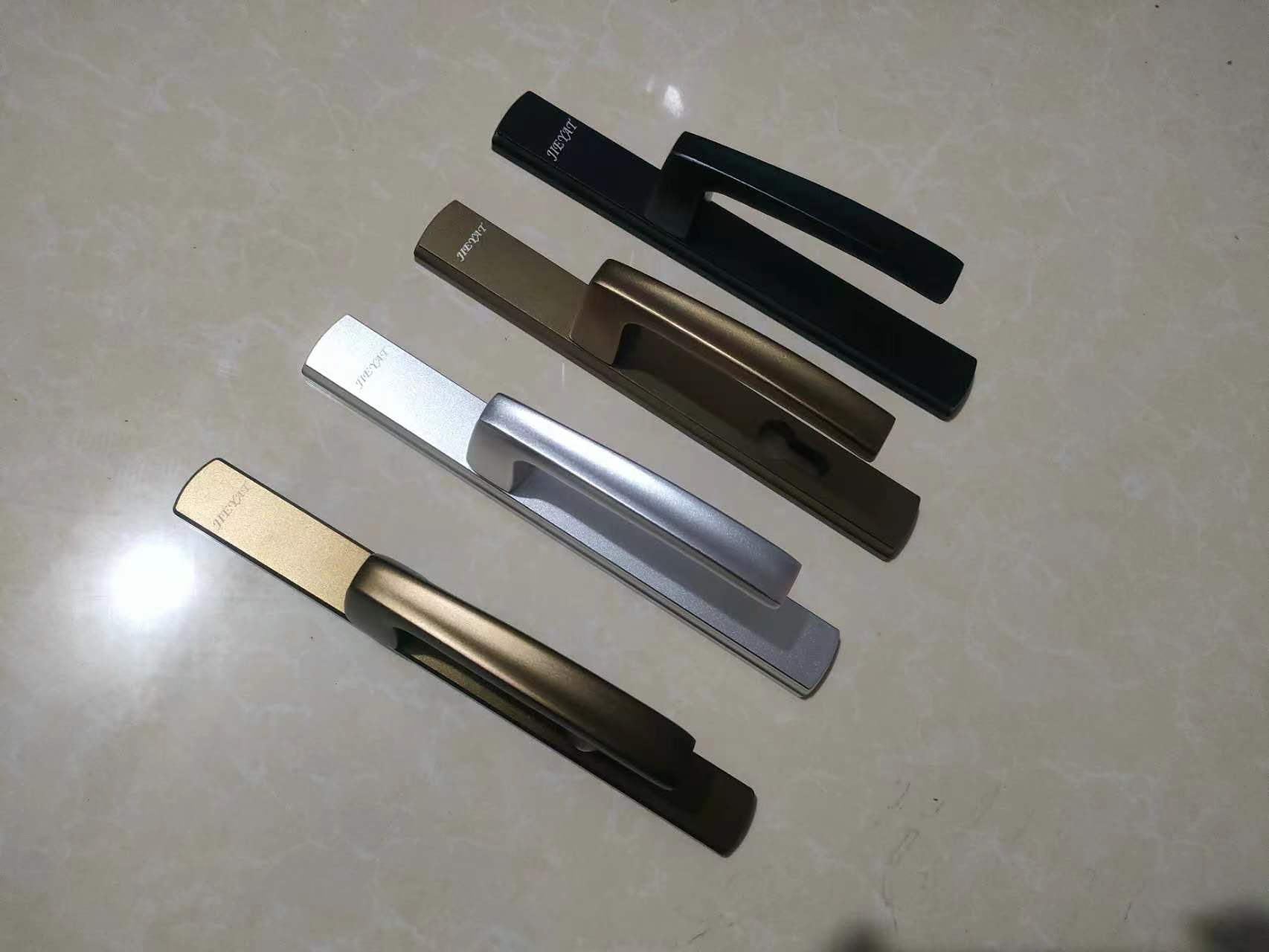 内外开通用两点执手