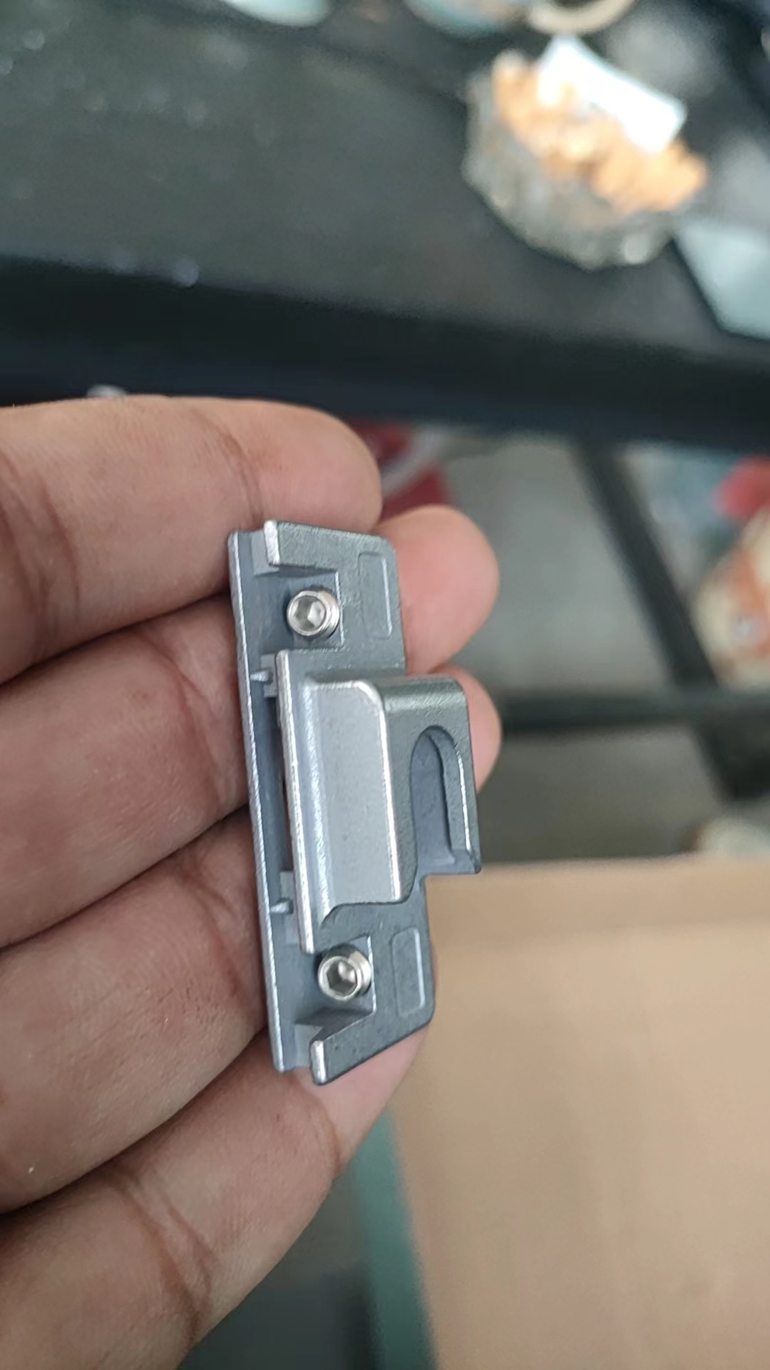 内外开通用两点执手