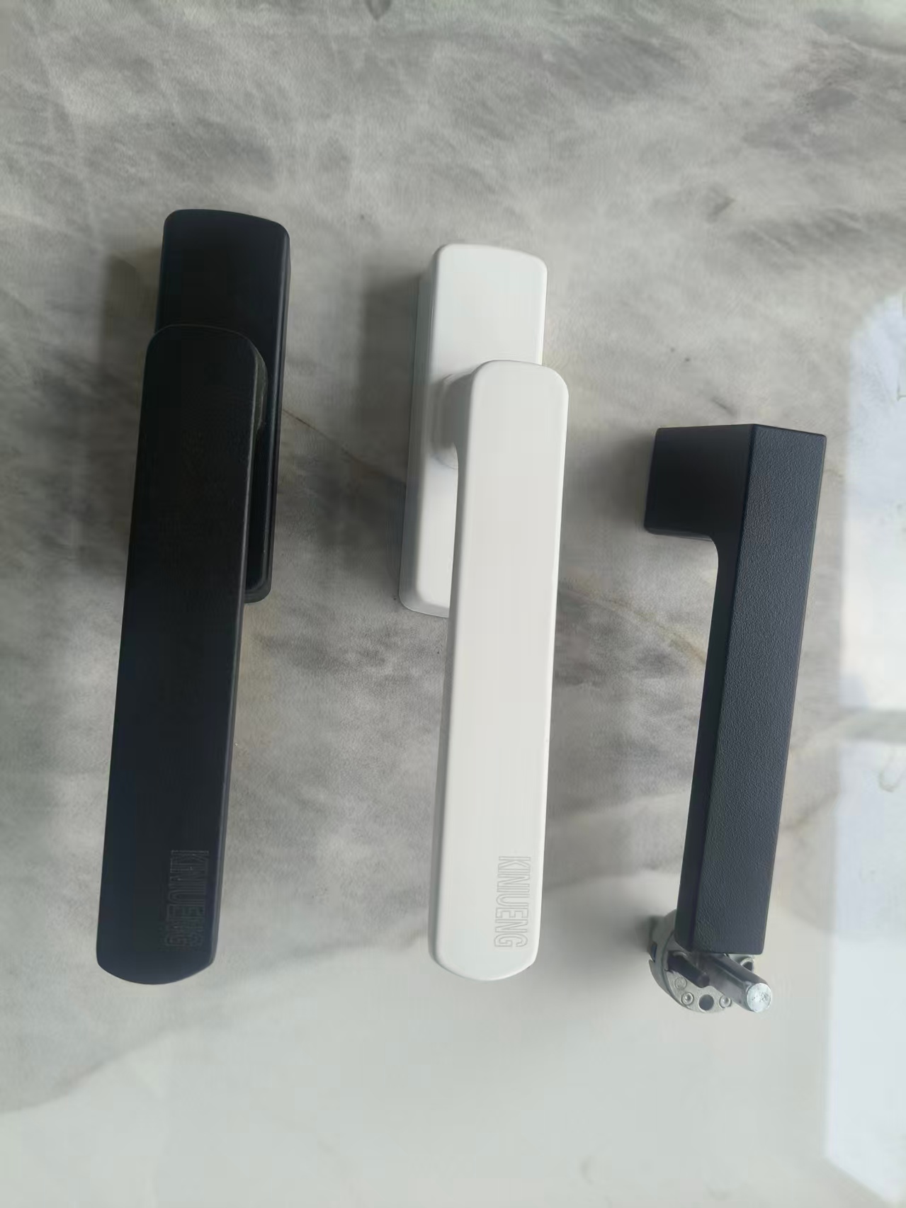 G10
